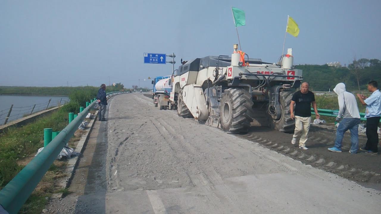 RZ2300，大连滨海公路冷再生施工